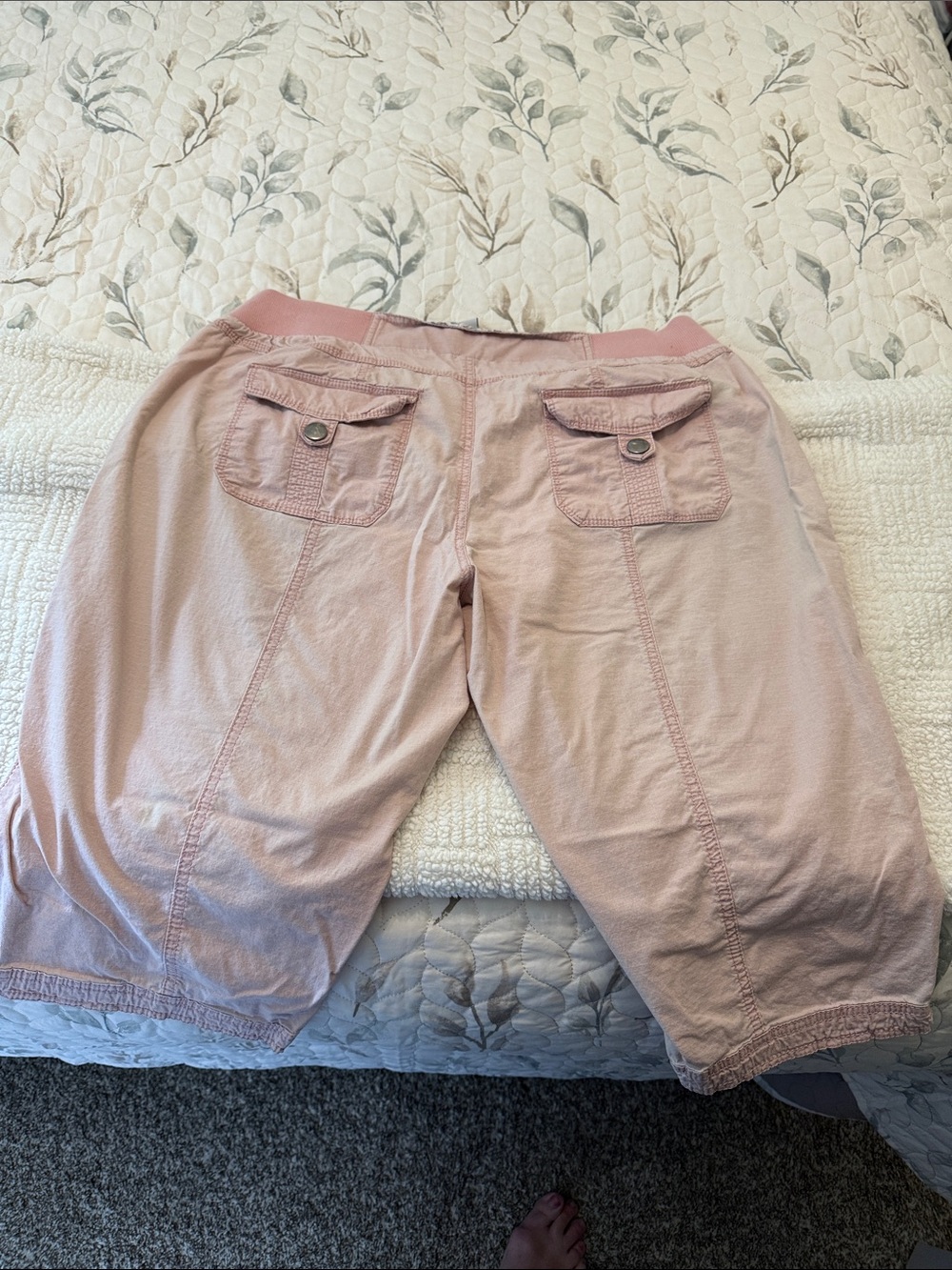 one 5 one Light Pink Bermuda Capris with Elastic Waist - Picture 2 of 3